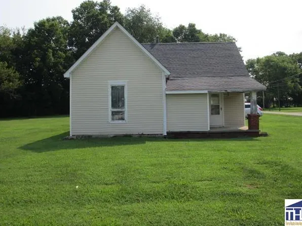 319 E B St, Montezuma, IN 47862