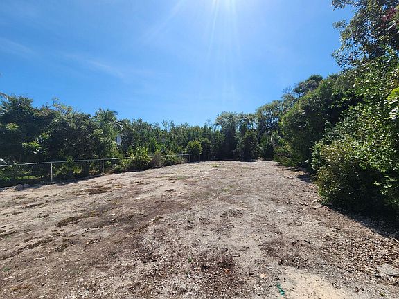 5th image of 338 Sound Dr