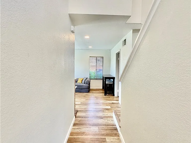 39711 Barberry Ct — Photo 9
