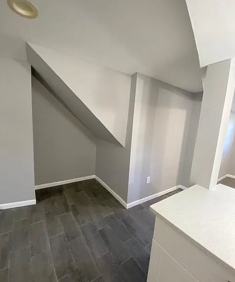 2541 N Ridgeway Ave #G — Photo 2