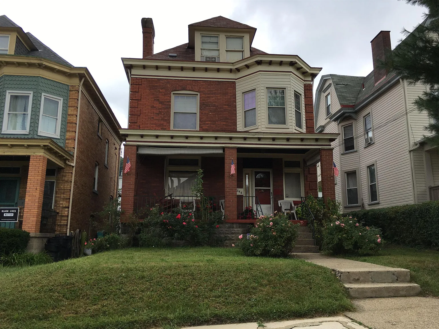 546 Dawson Ave photo 1