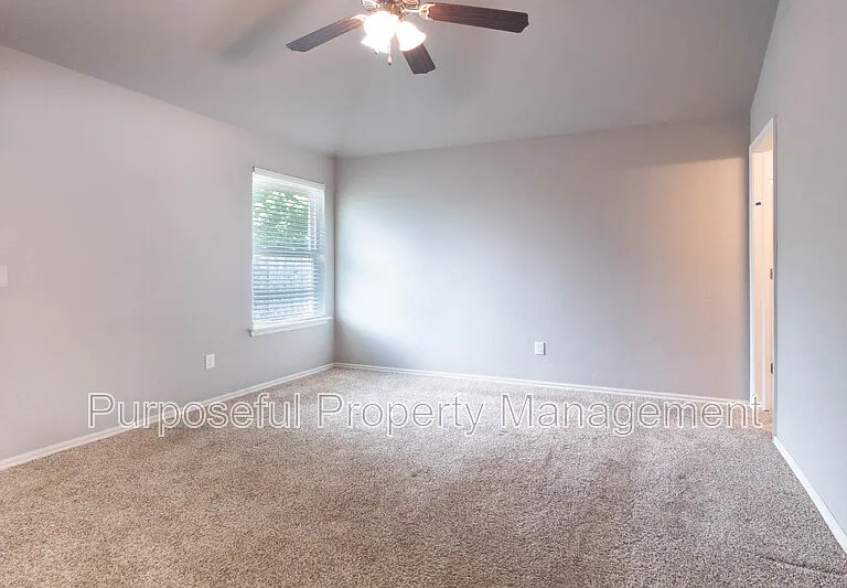 617 SW 36th St — Photo 17