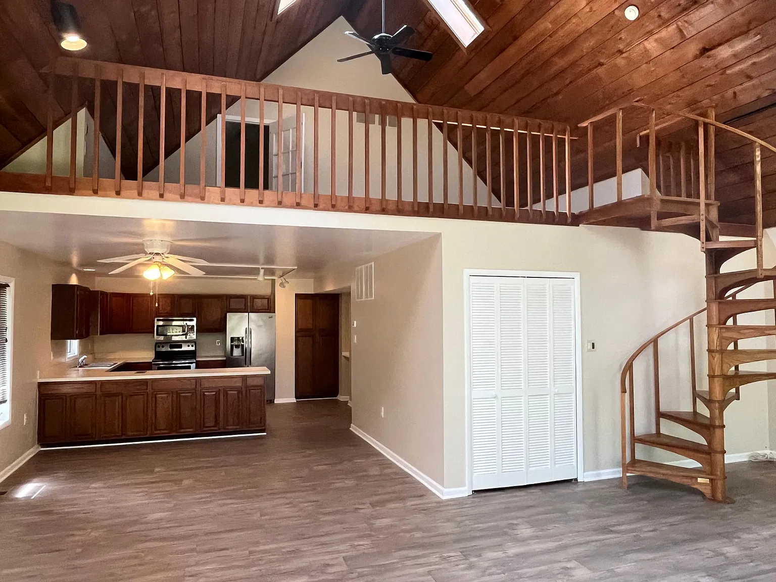 3 bed, 2780 sqft, $2,900 — Photo 2
