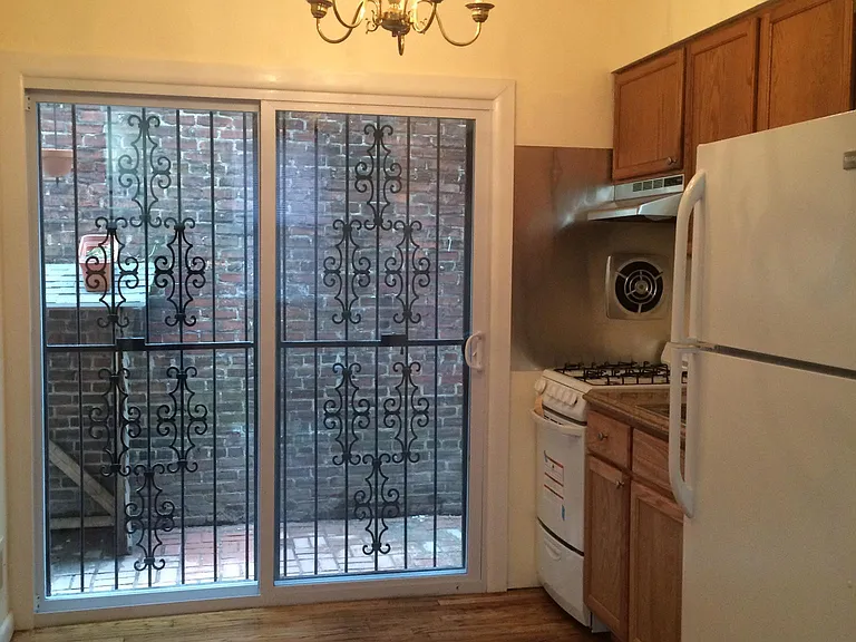 212 N Clarion St — Photo 29