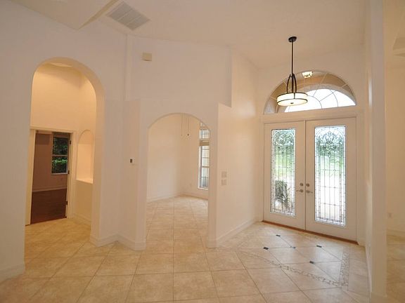 5th image of 12 Clementina Ct