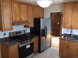 1532 215th St, Bayside, NY 11360