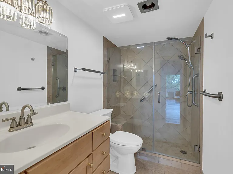 1800 Old Meadow Rd #1014 — Photo 27