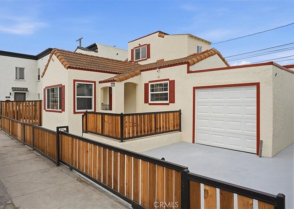 1st image of 400 E 21st St
