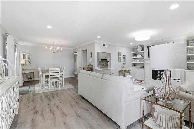 2 bed, 2.0 bath, 1042 sqft, $1,950 — Photo 4