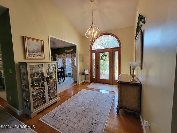 3rd image of 2915 Foxdale Dr