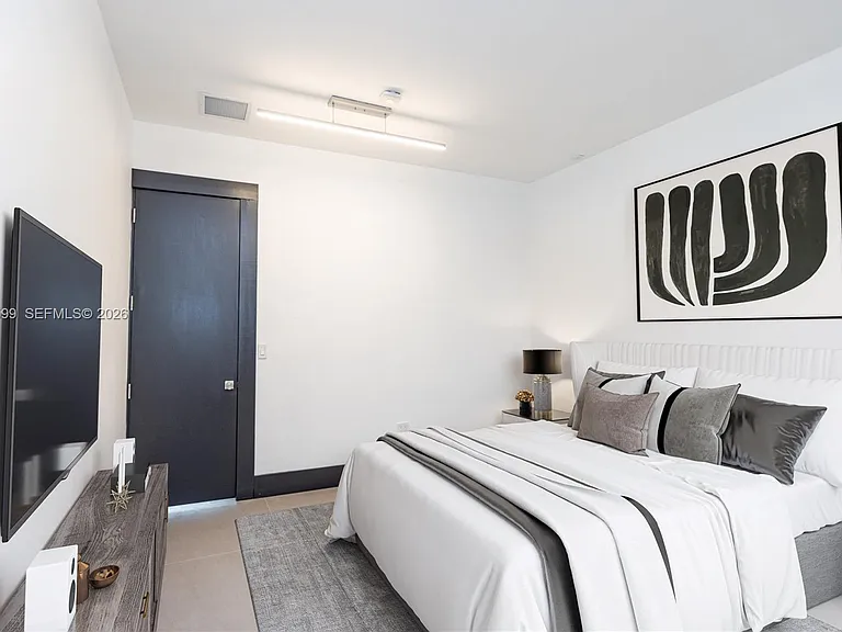 2440 N Shore Ter — Photo 12