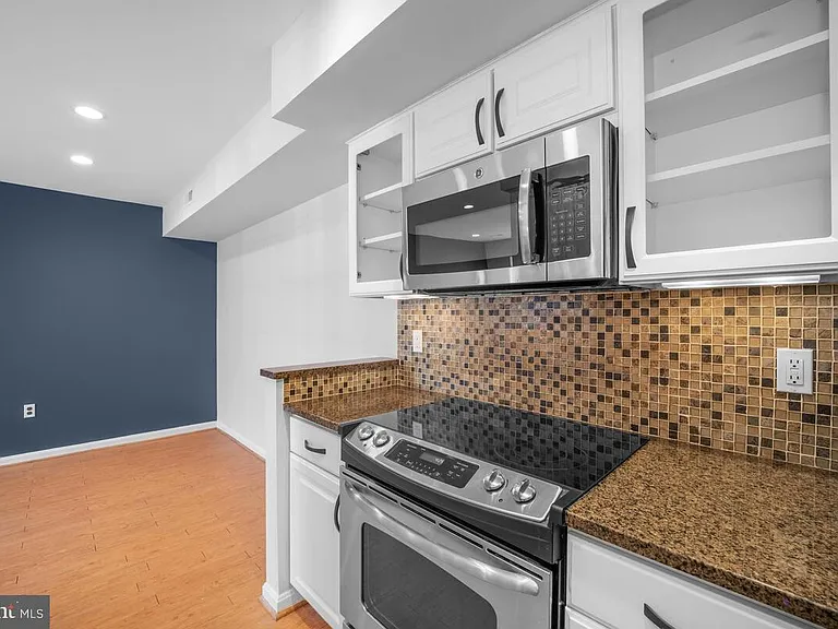 10129 Green Holly Ter — Photo 10