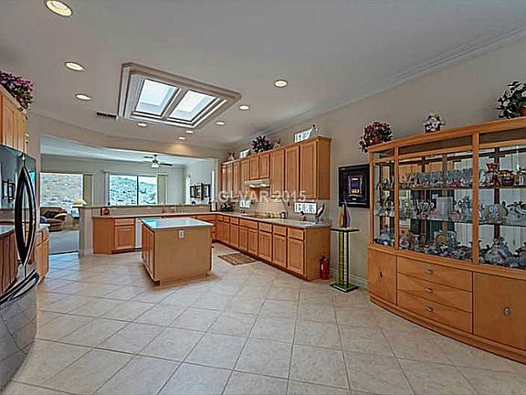 5th image of 2320 Schaeffer Hills Dr