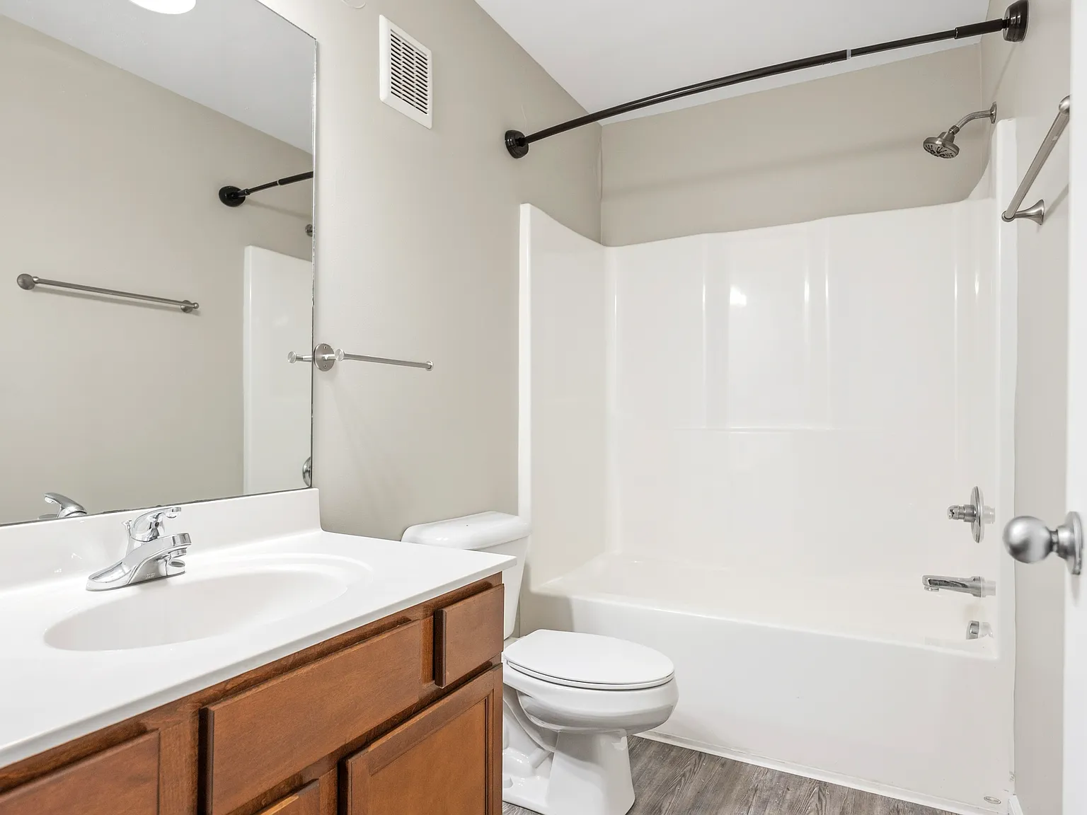 858 Malabu Dr — Photo 3