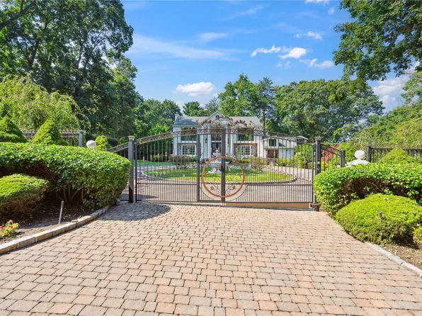 42 Glenwood Road, Roslyn Harbor, NY 11576