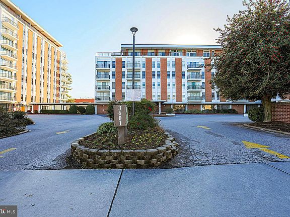 2nd image of 3601 Clarks Ln Unit 428