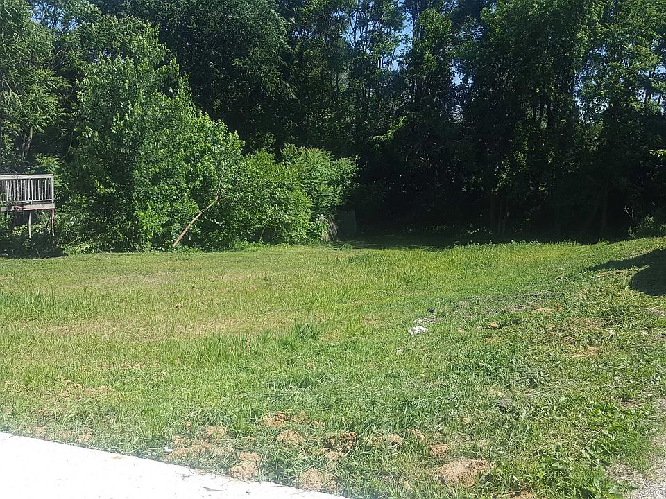 2nd image of 813 W 4th St