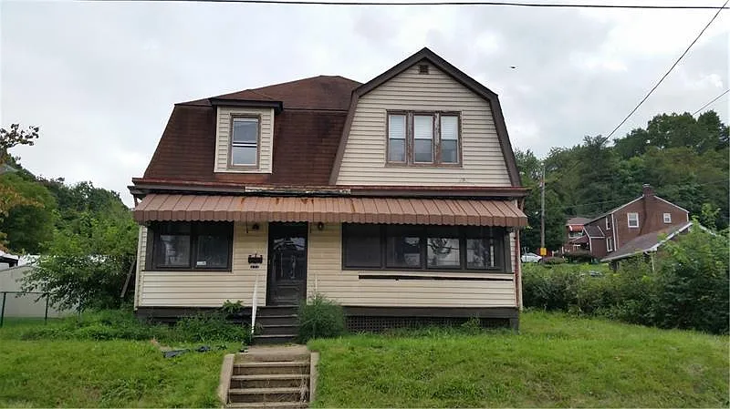 271 Center Ave photo 1