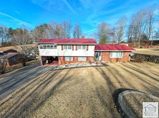 305 Providence Ln, Martinsville, VA 24112