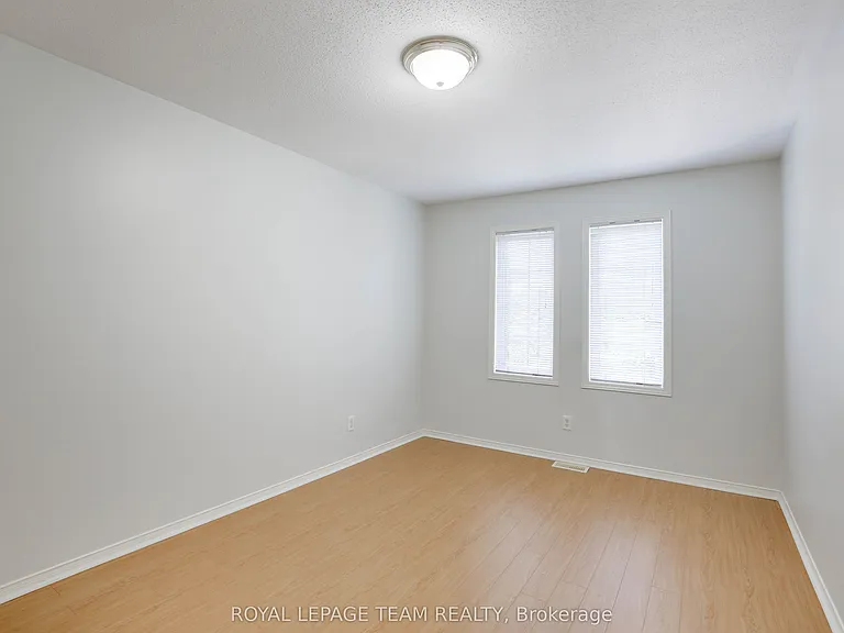 33 Scampton Dr — Photo 28