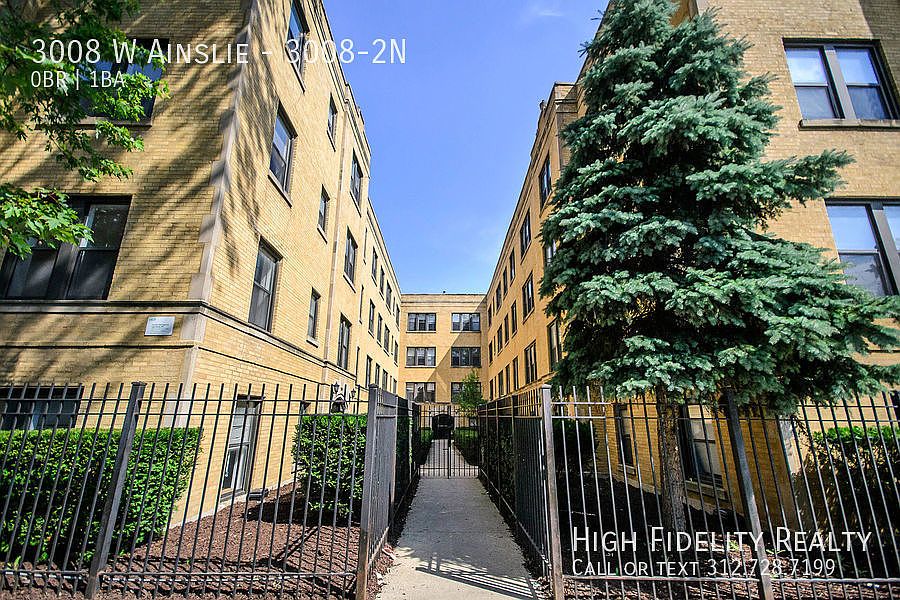 1st image of 3008 W Ainslie St APT 2N