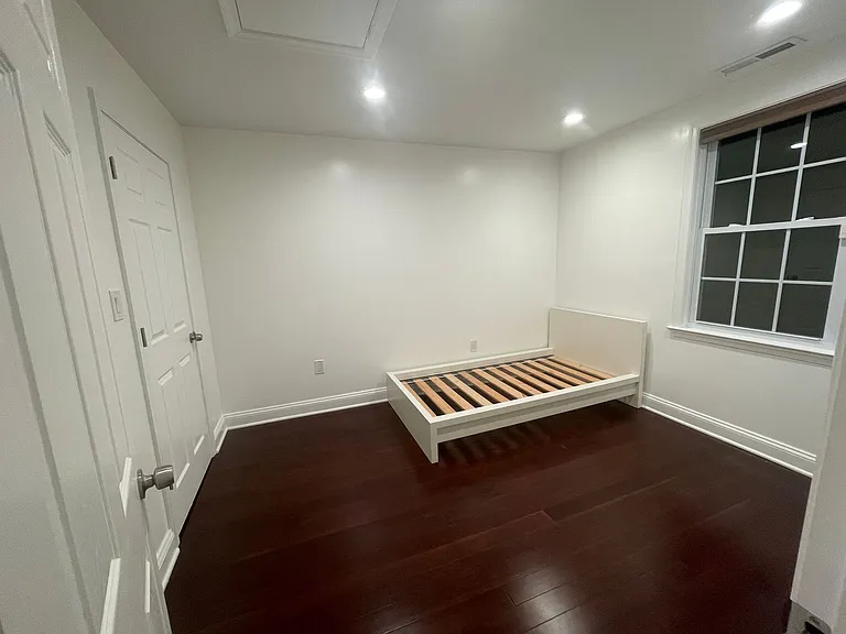 10017 Montauk Ave — Photo 6