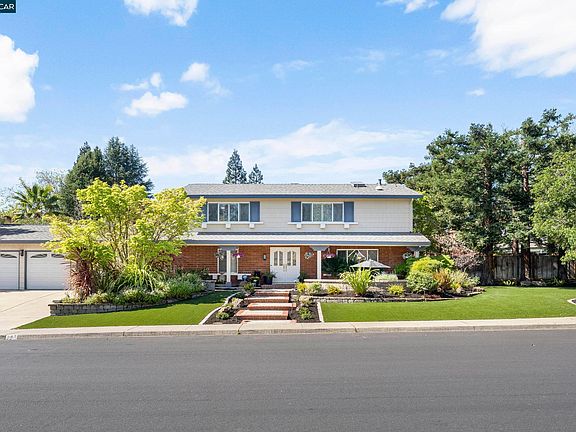 3rd image of 583 Santander Dr