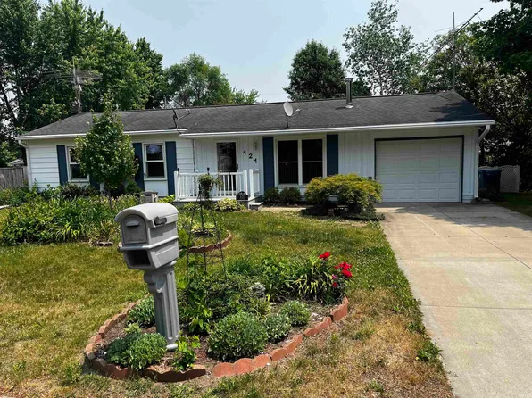121 Sunset Dr, Walkerton, IN 46574