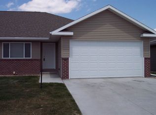 1308 Macy Ln, Kearney, NE 68845
