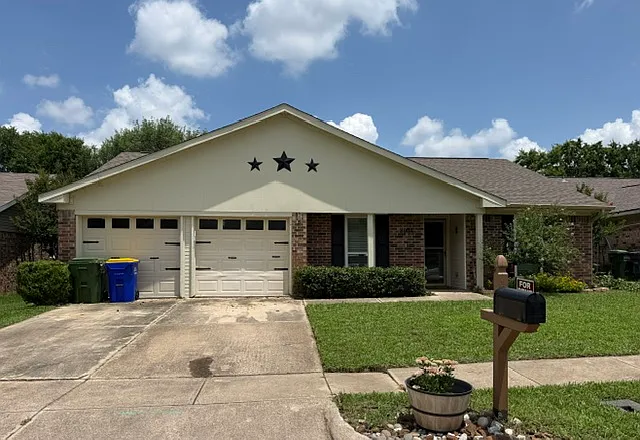8004 Katie Ln — Photo 1