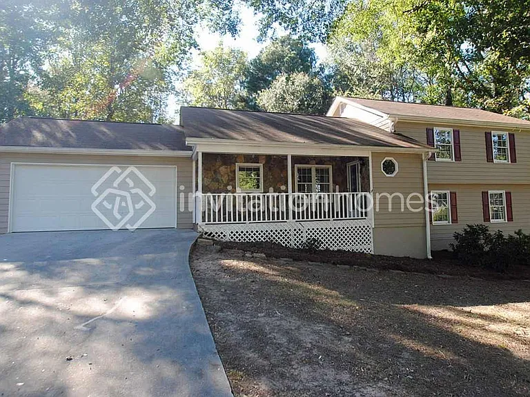 2110 Amber Creek Dr — Photo 1