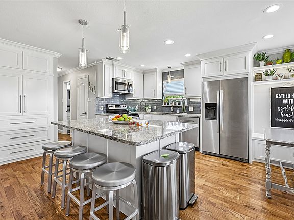 3rd image of 302 Wright Ave