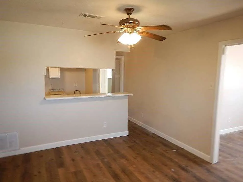 3 bed, 1.5 bath, 1149 sqft, $1,799 — Photo 4