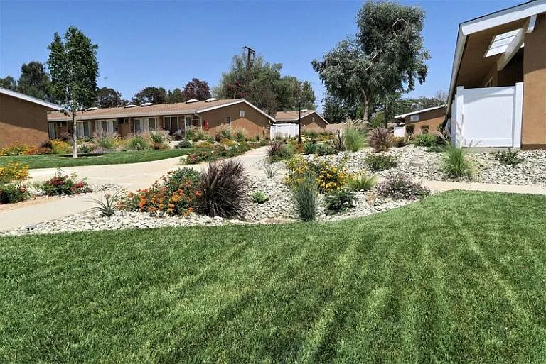 Village Green Apartments — Photo 2