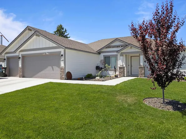 600 Lizzy Ln, Grandview, WA 98930