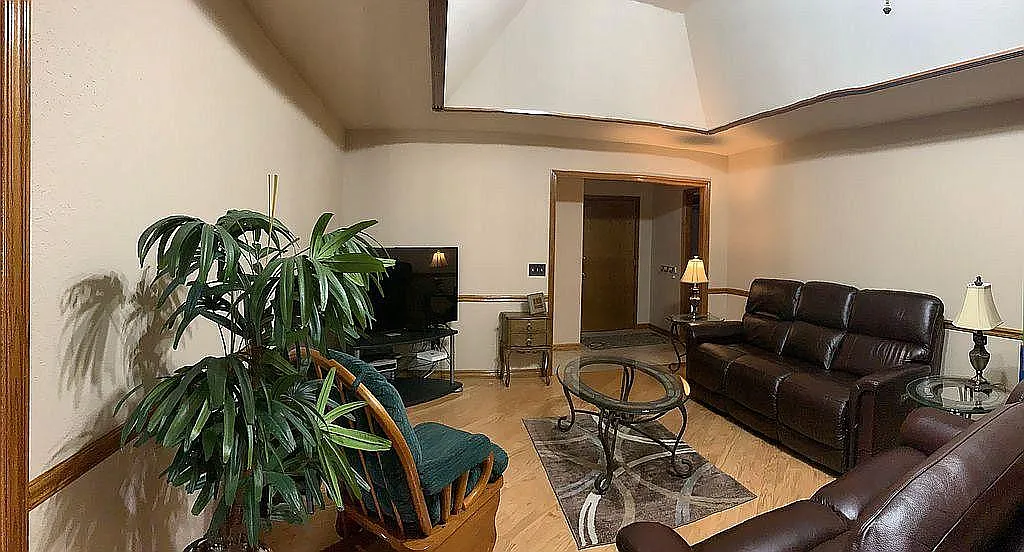 4 bed, 1873 sqft, $1,900 — Photo 3