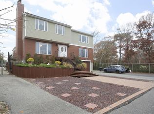 8 Beach Rd, Center Moriches, NY 11934