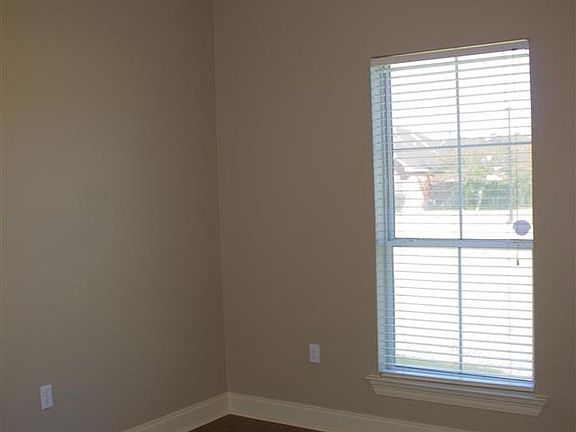 3rd image of 32768 Faulkner Dr