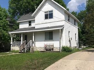 11 N Connecticut Ave, Mason City, IA 50401