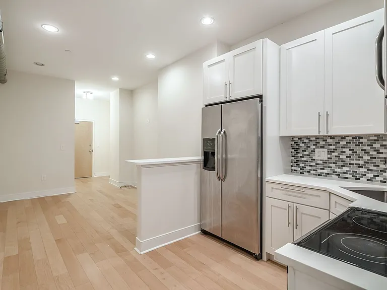 1305 Locust St — Photo 1