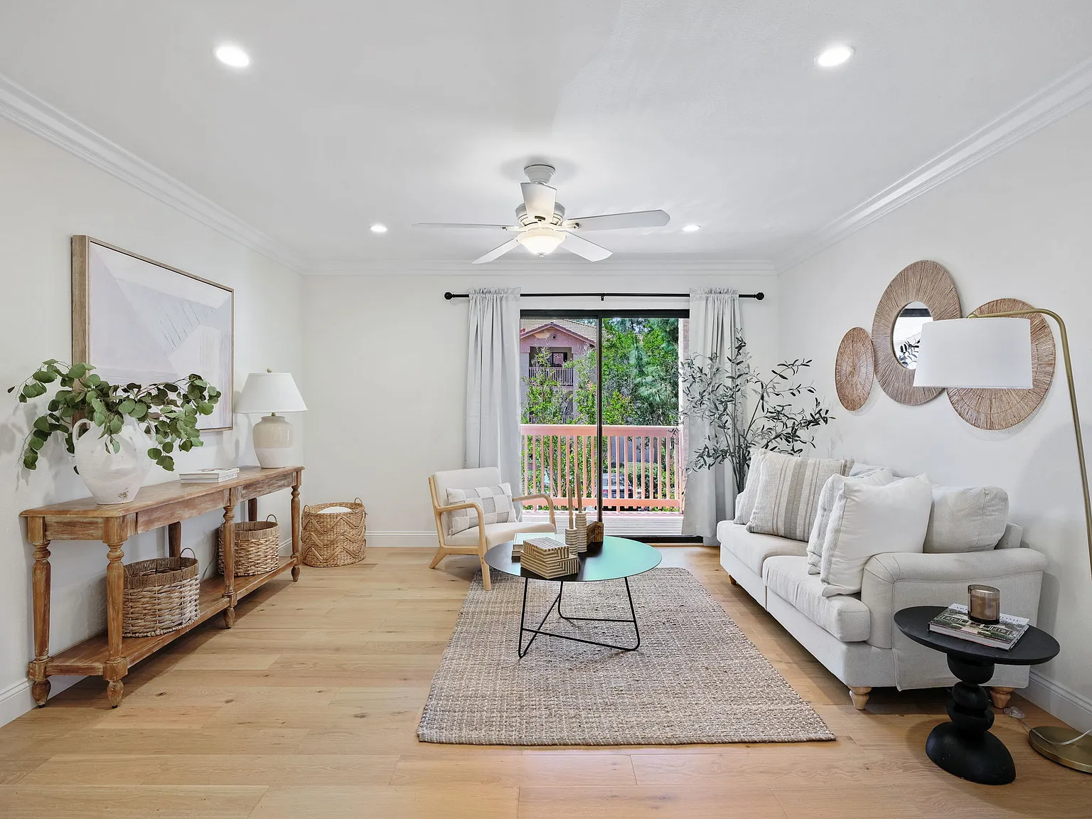 1 bed, 704 sqft, $2,490 — Photo 4