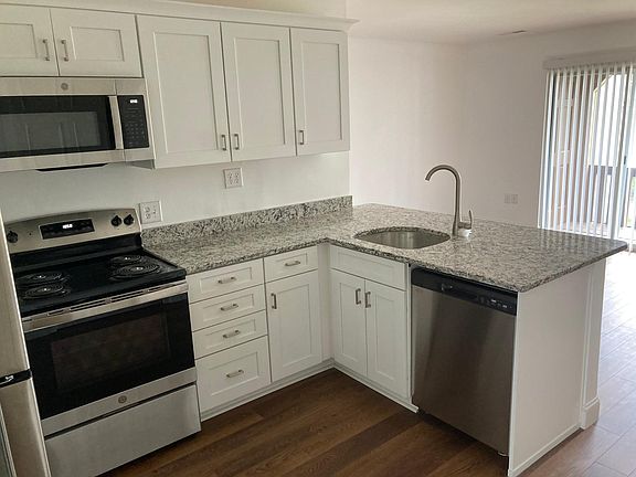 Kitchen ,soft close cabinets ,granite counter tops, stainless steel appliances