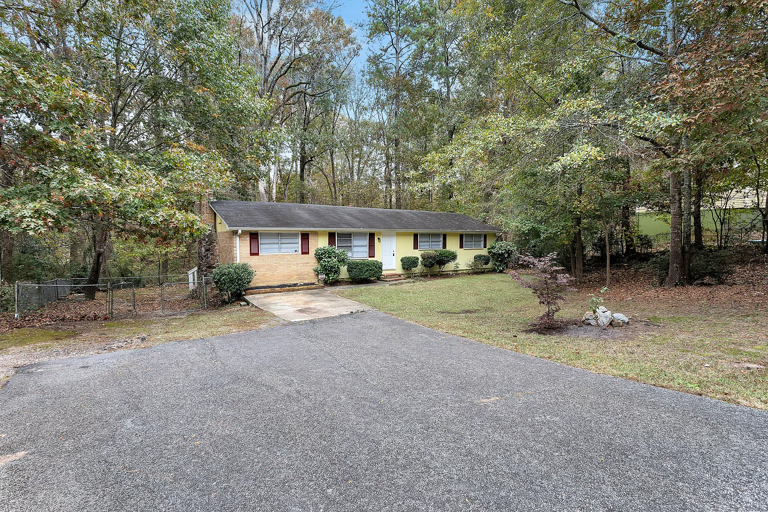 180 Pinehurst Dr photo 1