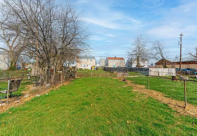 4040 Halsey Pl — Photo 21