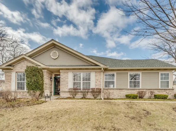 2160 Carillon Dr, Grayslake, IL 60030