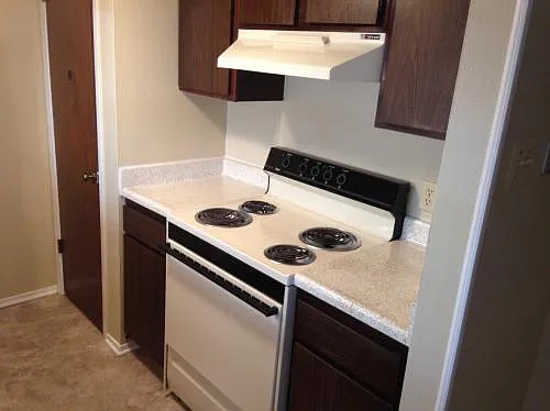 2 bed, 1.0 bath, 720 sqft, $900 — Photo 3