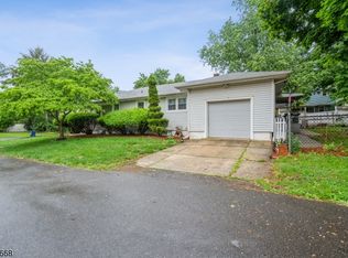 23 Lillian St, Somerset, NJ 08873