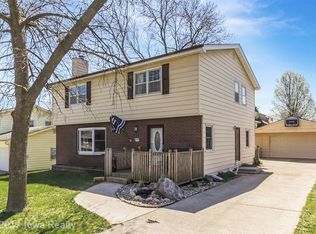 8770 Primrose Ln, Clive, IA 50325