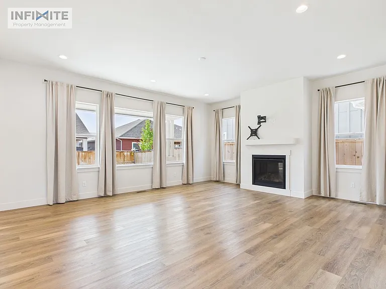 1611 Wyatt Earp Ct — Photo 24