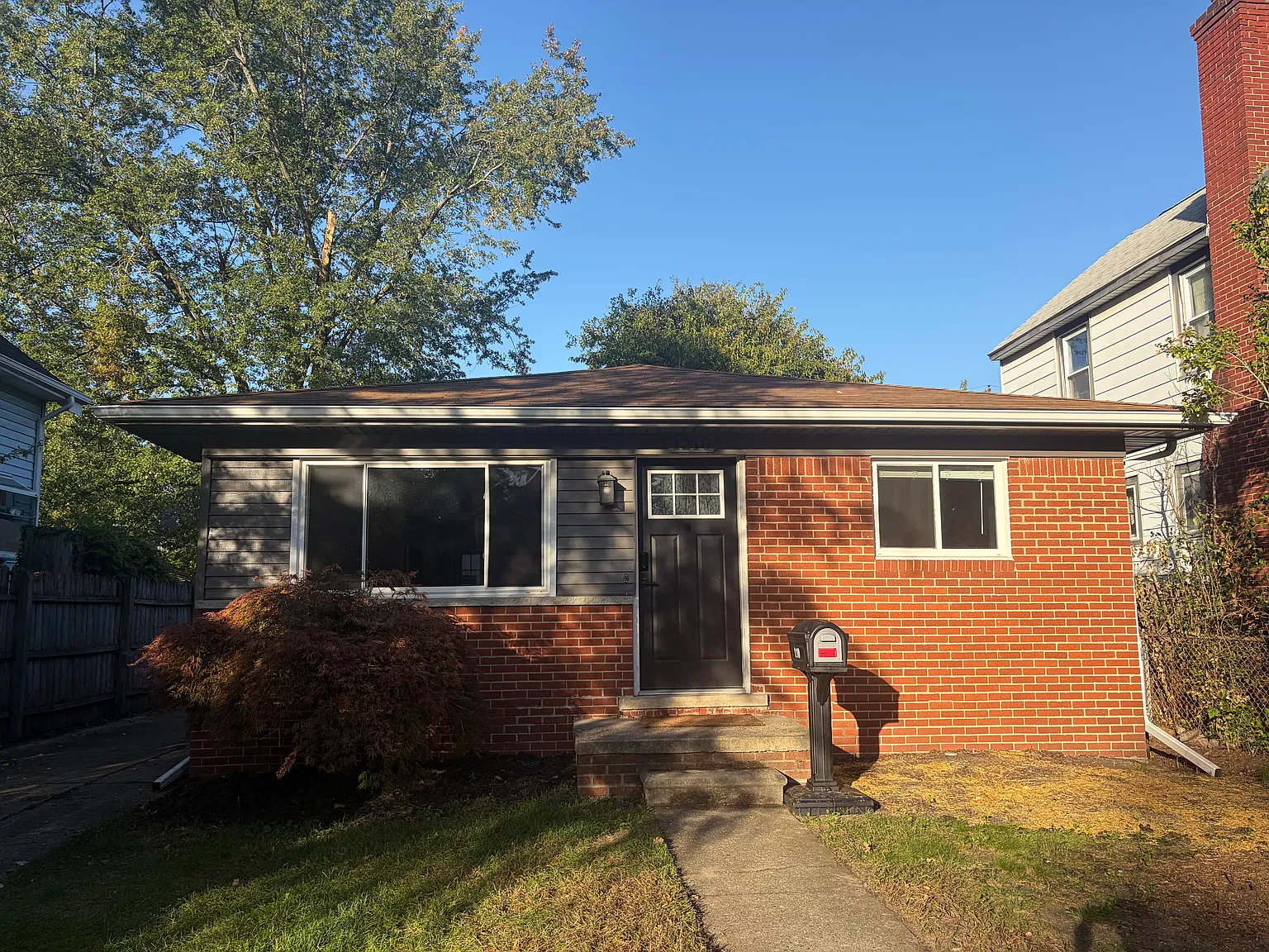 3 bed, 1000 sqft, $2,200 — Photo 1